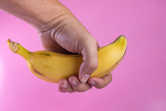 Explorer le plaisir en solo. 6 positions avec un masturbateur pour homme