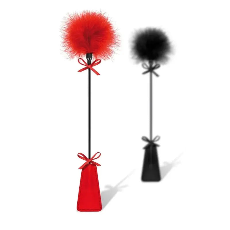 Cravache BDSM  2-en-1 - Sweet Caress | Noir ou Rouge avec Tapette & Plumeau Sweet Caress Sensations plus