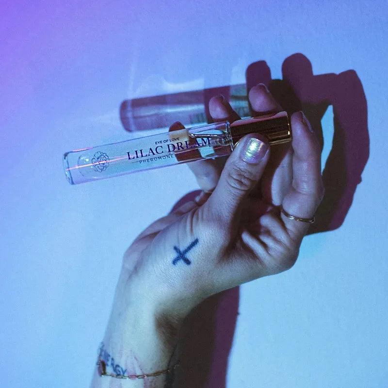 Parfum aux phéromones femme - Bloom Lilac Dream | Séduction pour la soirée Eye of Love Sensations plus