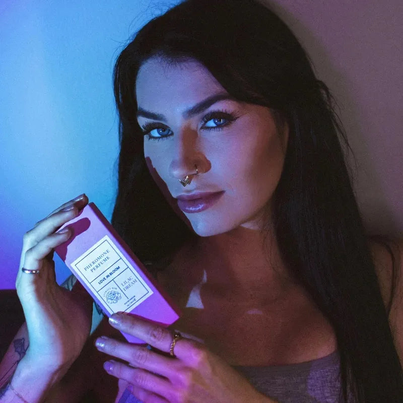 Parfum aux phéromones femme - Bloom Lilac Dream | Séduction pour la soirée Eye of Love Sensations plus