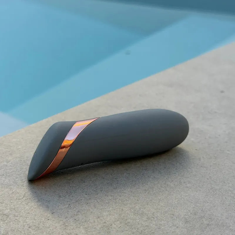 Vibrateur Compact à Clitoris - Euphoria | 10 Modes Silencieux & Design Élégant Caroline Libre et Assumée Sensations plus